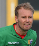 Ritratto del calciatore Jean François Gillet in maglia rossazzurra del Calcio Catania — Licenza: Creative Commons CC BY-SA 4.0 — Crediti: Archivio Storico Calcio Catania