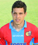 Ritratto del calciatore Alves de Lima Raphael Martinho in maglia rossazzurra del Calcio Catania — Licenza: Creative Commons CC BY-SA 4.0 — Crediti: Archivio Storico Calcio Catania