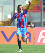 Ritratto del calciatore Ezequiel Matias Schelotto in maglia rossazzurra del Calcio Catania — Licenza: Creative Commons CC BY-SA 4.0 — Crediti: Archivio Storico Calcio Catania