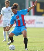 Ritratto del calciatore Maurizio Anastasi in maglia rossazzurra del Calcio Catania — Licenza: Creative Commons CC BY-SA 4.0 — Crediti: Archivio Storico Calcio Catania