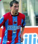 Ritratto del calciatore Antonino Cardinale in maglia rossazzurra del Calcio Catania — Licenza: Creative Commons CC BY-SA 4.0 — Crediti: Archivio Storico Calcio Catania
