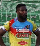 Ritratto del calciatore Moïse Emmanuel Mbende in maglia rossazzurra del Calcio Catania — Licenza: Creative Commons CC BY-SA 4.0 — Crediti: Archivio Storico Calcio Catania