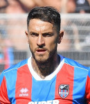 Ritratto del calciatore Manuel Sarao in maglia rossazzurra del Calcio Catania — Licenza: Creative Commons CC BY-SA 4.0 — Crediti: Archivio Storico Calcio Catania