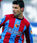 Ritratto del calciatore Andrea Suriano in maglia rossazzurra del Calcio Catania — Licenza: Creative Commons CC BY-SA 4.0 — Crediti: Archivio Storico Calcio Catania