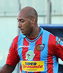 Ritratto del calciatore Reginaldo Ferreira Da Silva in maglia rossazzurra del Calcio Catania — Licenza: Creative Commons CC BY-SA 4.0 — Crediti: Archivio Storico Calcio Catania