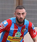 Ritratto del calciatore Simone Sales in maglia rossazzurra del Calcio Catania — Licenza: Creative Commons CC BY-SA 4.0 — Crediti: Archivio Storico Calcio Catania