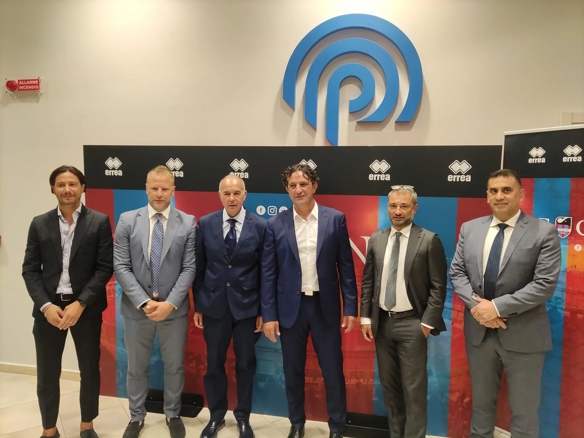 Fotografia d'epoca del presidente Santi Maimone alla guida del Calcio Catania negli anni Cinquanta — Licenza: Creative Commons CC BY-SA 4.0 — Crediti: Archivio Storico Calcio Catania