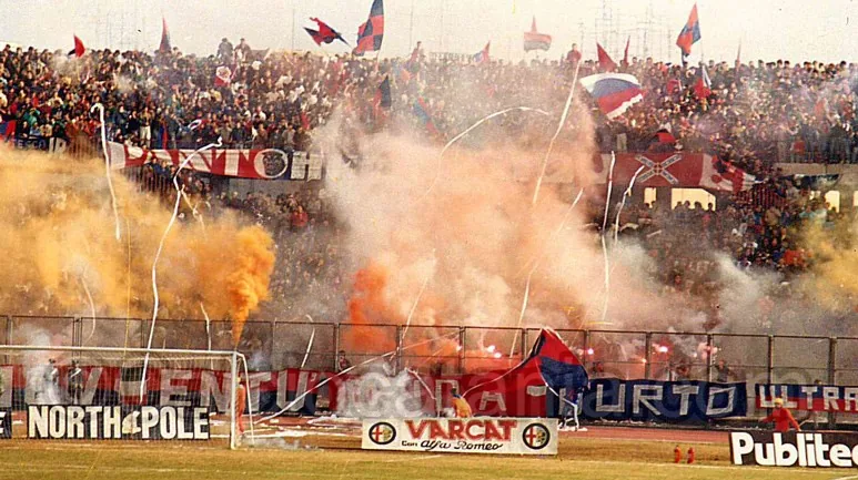 Lo straordinario calore del popolo rossazzurro durante la stagione 1982-1983 culminata con gli spareggi di Roma — Licenza: Pubblico Dominio (Scadenza termini d'autore) — Crediti: Archivio Storico Tifoseria Rossazzurra